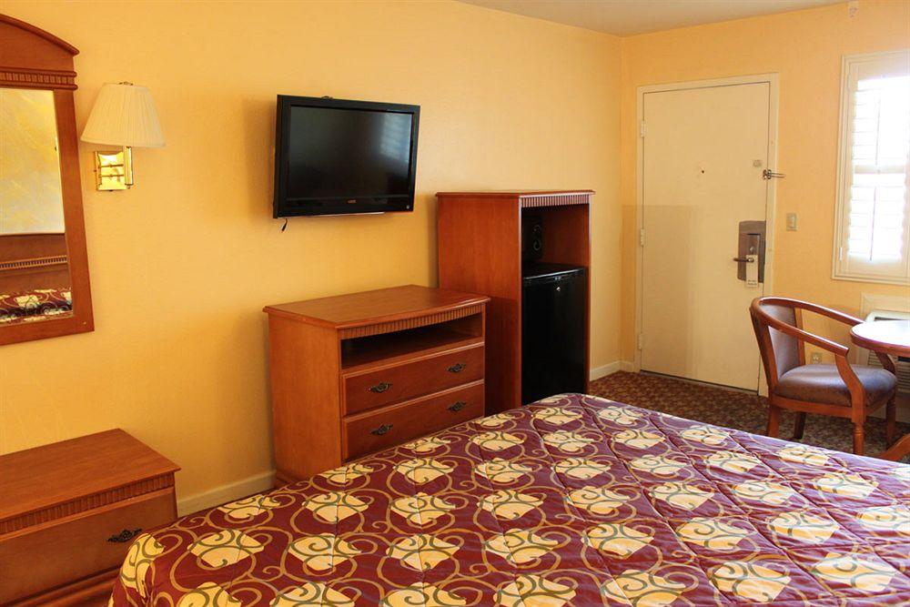 Orange Tustin Inn in Orange Bagian luar foto