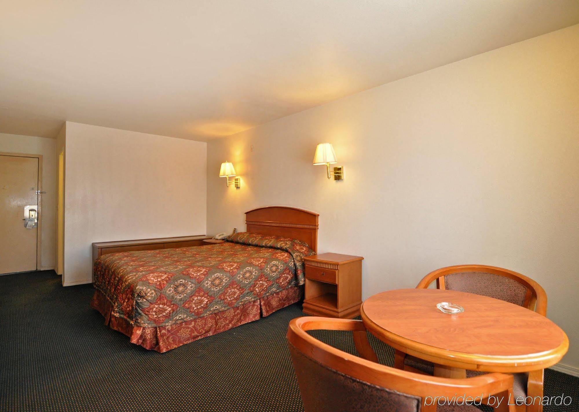 Orange Tustin Inn in Orange Ruang foto