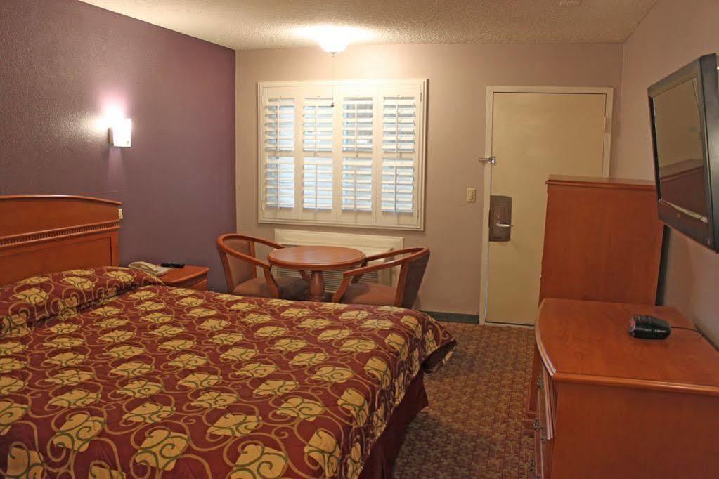 Orange Tustin Inn in Orange Bagian luar foto