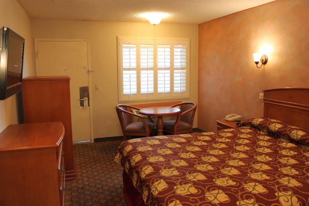Orange Tustin Inn in Orange Bagian luar foto