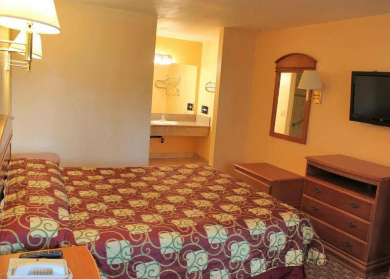 Orange Tustin Inn in Orange Bagian luar foto