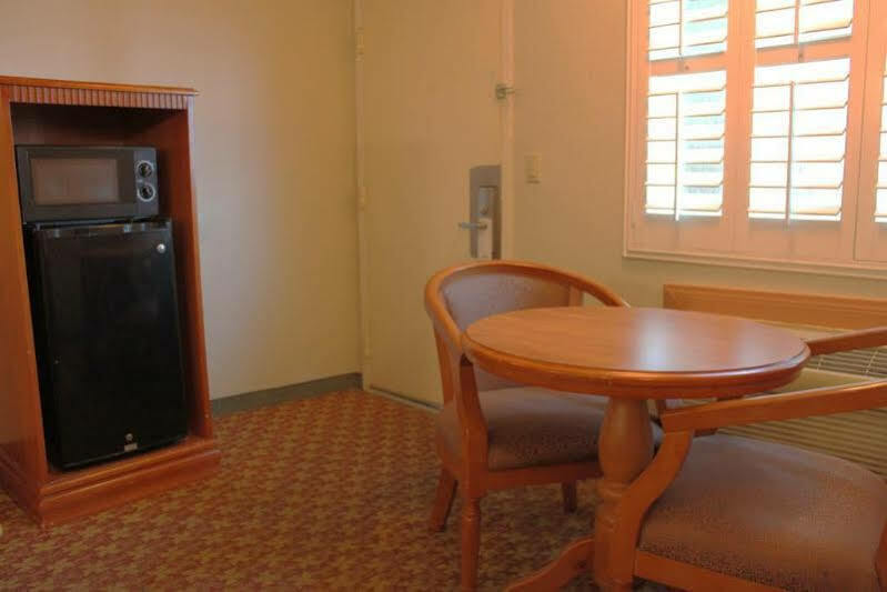 Orange Tustin Inn in Orange Bagian luar foto