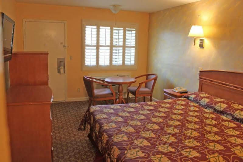 Orange Tustin Inn in Orange Bagian luar foto