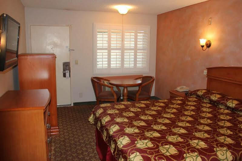 Orange Tustin Inn in Orange Bagian luar foto